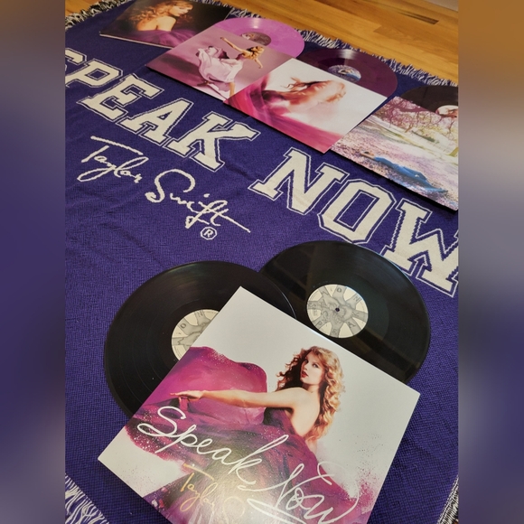 Taylor Swift Speak Now Bundle - Picture 2 of 13